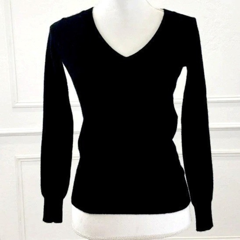 Neiman Marcus Cashmere V-Neck Sweater Womens XS Black Classic Long Sleeve Knit